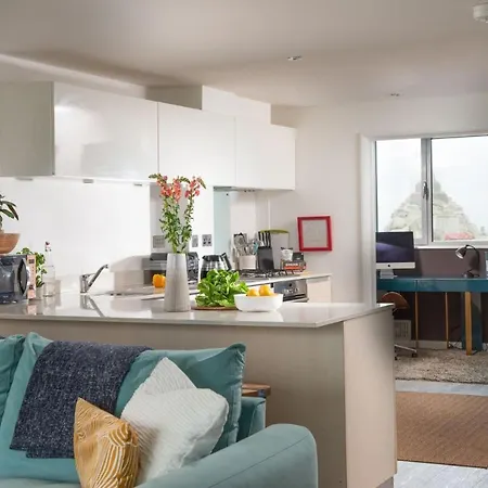 Penthouse 53 Zinc Sleeps 6, Newquay *