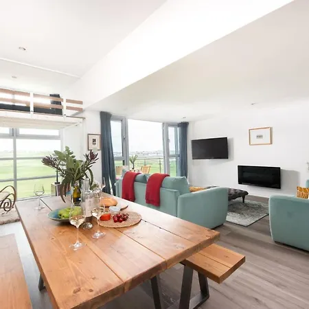 Penthouse 53 Zinc Sleeps 6, Newquay